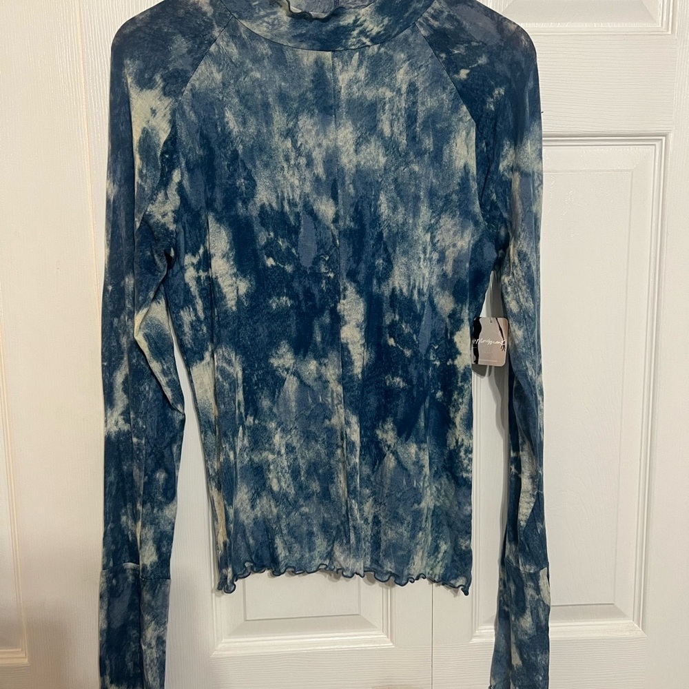 NWT Women’s Free People Blue Tie Dye Long Sleeved Turtleneck